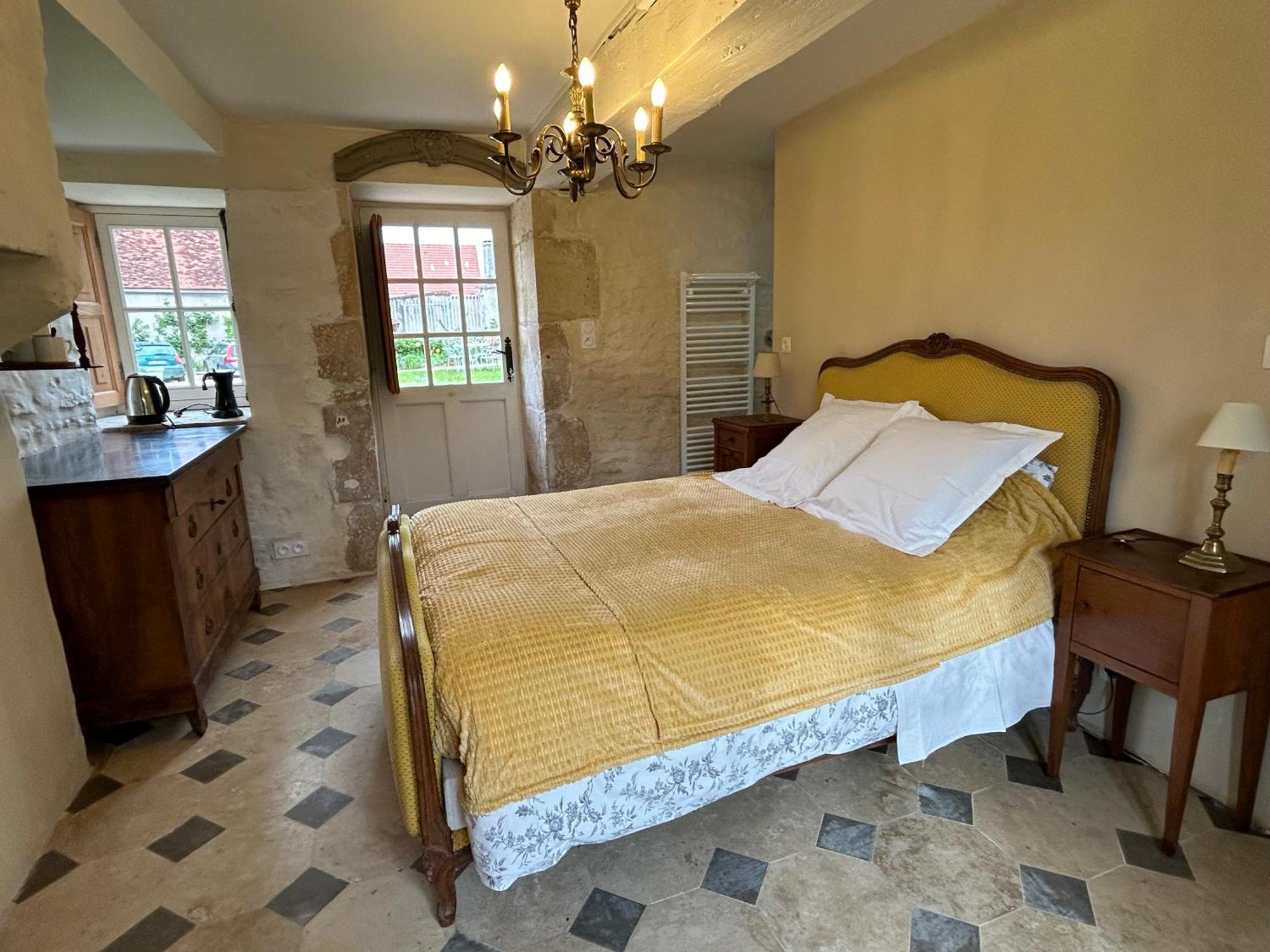 Bed and Breakfast La Buffonnerie Moutiers-Saint-Jean Экстерьер фото